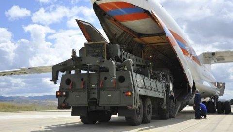 УПРКОС ПРЕТЊАМА САД ИНДИЈА КУПИЛА С-400: Министар одбране објаснио зашто је руски ПВО систем бољи од америчких
