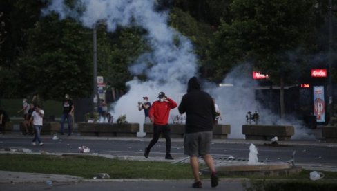 Amerika osuđuje nasilje na protestima u Beogradu: Koordinisani napadi na policiju, kao da žele da izazovu preteranu reakciju