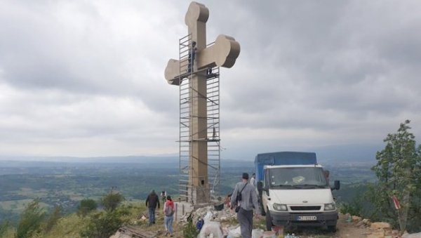 Крст на Големом камену - туристичка атракција и нови симбол живота