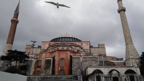 DOK POSTOJI, SVETA SOFIJA ĆE SIJATI KAO HRIŠĆANSKI SIMBOL: Reakcije na odluku da vizantijska svetinja opet postane džamija