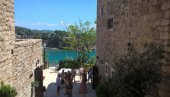 НЕМАЦ У ПАСОШ ТУТНУО 50 ЕВРА ПА ЗАВРШИО ИЗА РЕШЕТАКА: Црногорски тужилац задржао туристу