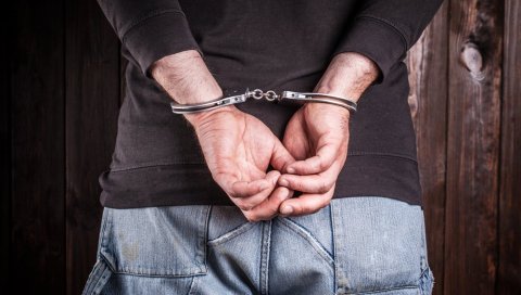 ПЉАЧКАО УЗ ПРЕТЊУ НОЖЕМ: Полиција ухапсила мушкарца из Тутина осумњиченог за разбојништво