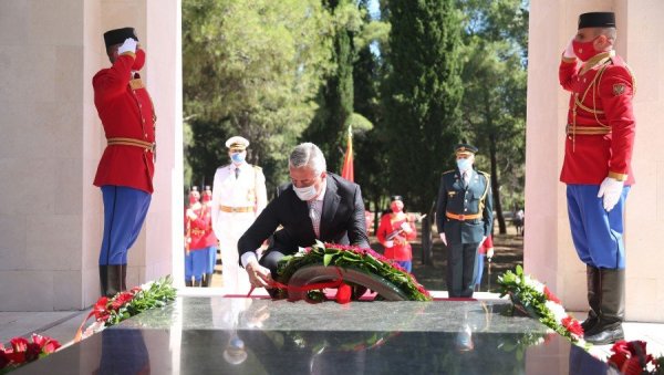 У ОКОЛНОСТИМА ПАНДЕМИЈЕ И ПОДЕЛА: Црногорци обележили 13. јул, Дан државности