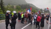 HAPŠENJIMA ČESTITALI PETROVDAN: Nastavlja se progon sveštenstva i vernika SPC u Crnoj Gori