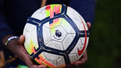 BIZARNA ODLUKA: Fudbaler kažnjen sa 1.200 dolara jer je poljubio loptu