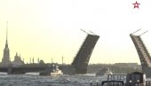 BOJNI BRODOVI I ČAMCI: Na Nevi održana proba pomorske parade (VIDEO)