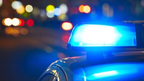 SUSPENDOVAN POLICAJAC: Istraga zbog klečanja policajaca na vratu crnog muškarca
