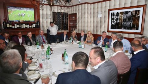 FANTOMI IZ DIJASPORE: Opozicija bezuspešno upozorava međunarodnu zajednicu na ključni problem izbora