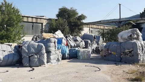 АГОНИЈА НЕ ПРЕСТАЈЕ: Грађани Дрвара и Грахова поново најављују блокаде због отпада из Италије (ФОТО)