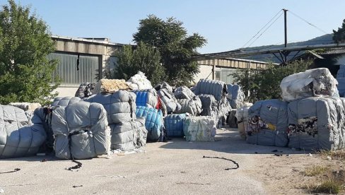 АГОНИЈА НЕ ПРЕСТАЈЕ: Грађани Дрвара и Грахова поново најављују блокаде због отпада из Италије (ФОТО)