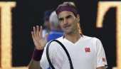 ЛЕПО ГА ЈЕ ОПЕТ ВИДЕТИ НА ТЕРЕНУ: Роџер Федерер се вратио, спрема се за нову сезону (ВИДЕО)