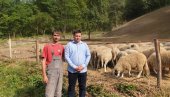 ČUĆE SE PONOVO GALOP: Braća Milosavljević iz Lučana, kojima je poplava uništila domaćinstvo, dobili poklon