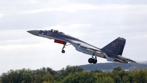 BITKA U VAZDUHU: Vežba borbe ruskog Su-30 i američkog F-18 (VIDEO)