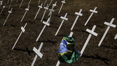 УМИРАО 451 ДНЕВНО: У Бразилу број преминулих од ковида прешао 600.000