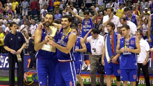 AJZEJA TOMAS: Stojaković i Divac u evropskoj petorci u NBA ligi