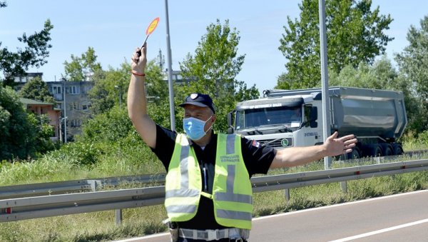 ВОЗИЛА БЕНТЛИ 185КМ/Х: Полиција зауставила Хрватицу на ауто-путу