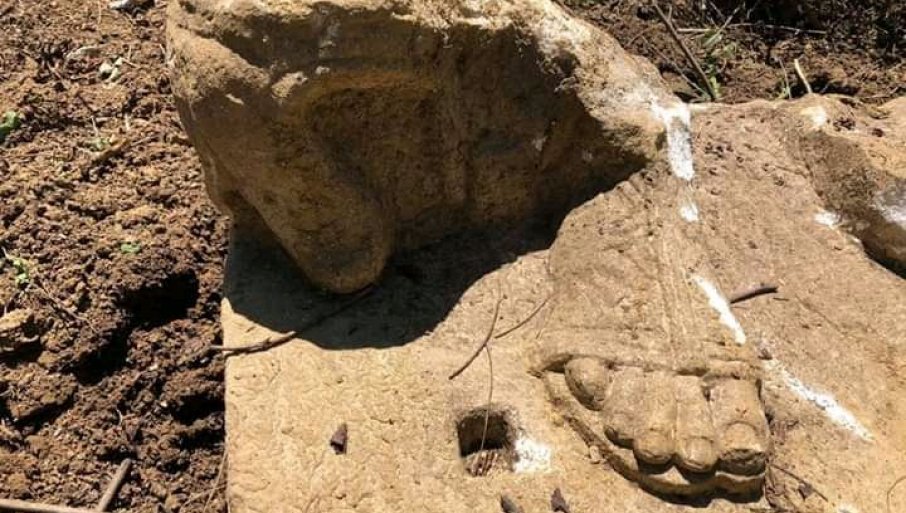 Ukraden rimski spomenik u Vinči 4762_08-spomenik-deponija-vinca-foto-b-subasic-1_f