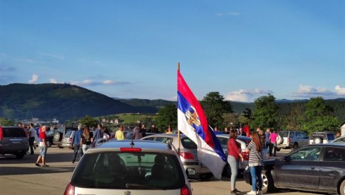 U LITIJI 400 AUTOMOBILA! Protestna kolona od Berana do Andrijevice (VIDEO)