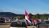 У ЛИТИЈИ 400 АУТОМОБИЛА! Протестна колона од Берана до Андријевице (ВИДЕО)