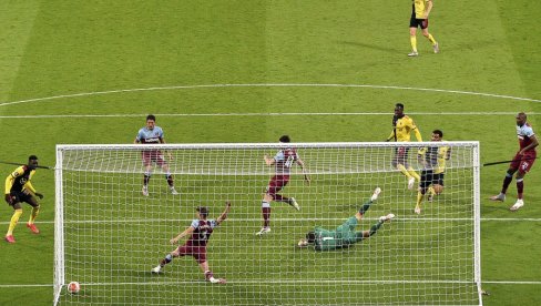 СМЕНА ТРЕНЕРА: Вотфорд отпустио Пирсона