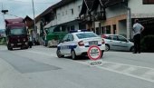 СЛИКА СА ЛИЦЕ МЕСТА: Овде је камион ударио дечака (7) у Ивањици