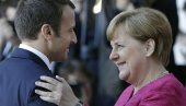 VRUĆE TEME NA TOPLOM SUNCU: Emanuel Makron primio Angelu Merkel u letnjoj rezidenciji na jugu Francuske da bi pretresli seriju kriznih tema
