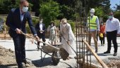ПОЕНИ ПРЕД ИЗБОРЕ? Министри у Херцег Новом положили камен темељац за вртић који је ове године требало да буде отворен