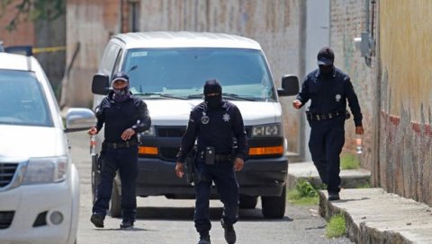 НАПАД НАРКО-БАНДИ У МЕКСИКУ: Шест полицајаца убијено на улици