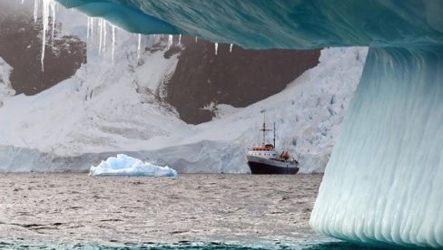 ГЛОБАЛНО ОТОПЉАВАЊЕ: Одломио се велики комад леда на Гренланду