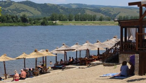 СВЕ СПРЕМНО ЗА 150.000 НОЋЕЊА: Сребрно језеро многима ће бити право место за одмор