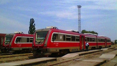 ДОК ОБАВЕ ПОСАО - ОДЕ ВОЗ: Путници из Западнобачког округа траже да Железница врати стари ред вожње