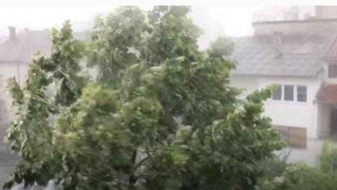 VELIKO NEVREME I U KOMŠILUKU: Poplavljene ulice u Strumici (VIDEO)