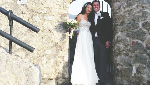 ВЕНЧАЊА  УПРКОС  КОРОНИ:   Да би смањили ширење вируса, општина Херцег Нови обуставила рад са странкама