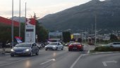 ПРОЦЕСУИРАН ЗБОГ ИСТИЦАЊА ЗАСТАВЕ СРБИЈЕ: Прва ауто литија у Бару одржана је у недељу вече