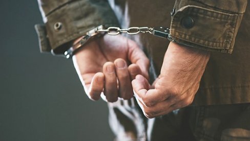 SANKCIONISANA ZLOUPOTREBA POLOŽAJA: Ministarstvo unutrašnjih poslova uhapsilo petoricu muškaraca, dok se za dve osobe traga