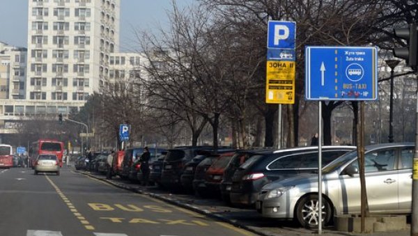 ВЕЋИНА ВОЗАЧА ОВО НЕ ЗНА: Овим улицама у Београду можете да возите жутом траком, а да вам полиција не пише казну!