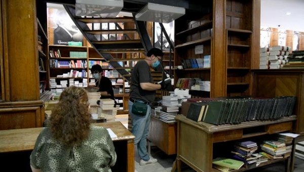 ГЕЦА У НОВОМ СЈАЈУ: Почела обнова чувене београдске књижаре основане пре 120 година