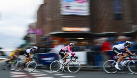 ЛЕПЕ ВЕСТИ ИЗ ПОЉСКЕ: Холандски бициклиста у добром стању после тешке незгоде на трци