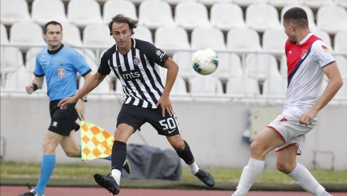 PARTIZAN SLAVIO U NOVOM SADU: Crno-beli brojali do tri protiv Proletera (VIDEO)