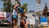 PAKLENE VRUĆINE: Iračani pokušavaju da se rashlade na 51 C