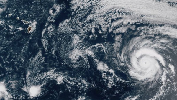ИШЧЕКУЈЕ СЕ УРАГАН НА ФЛОРИДИ: Проглашена ванредна ситуација - очекује се олуја, ветар 120 км на сат