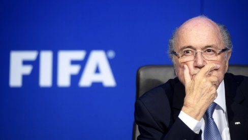 DOČEKAO SVOJIH PET MINUTA: Blater traži od FIFA da suspenduje Infantina i pokrene postupak