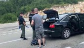 Policija sat vremena pretresala vozila Mandića i Kneževića (FOTO)