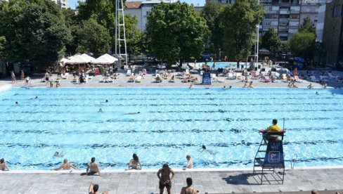OBNOVLJENI TAŠ DOČEKAO KUPAČE: Ako vam se ide na bazen, moraćete da stanete u red (FOTO)