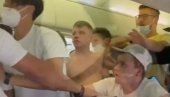 ХАОС НА ЛЕТУ ЗА ИБИЦУ: Туча у авиону, два путника ухапшена јер нису хтели да носе маске (ВИДЕО)