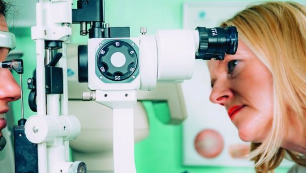 ОЧНО ДНО ОГЛЕДАЛО ЗДРАВЉА:  Офталмолошки преглед открива стање организма