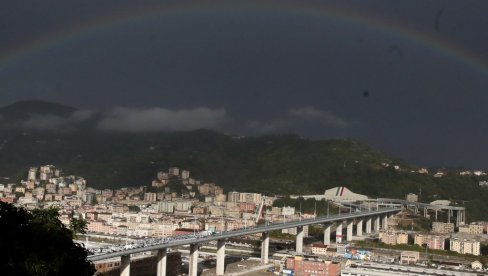 U LUCI U ĐENOVI ZAPLENJENE TAŠNE: 20.000 tašni falsifikata luksuznih marki