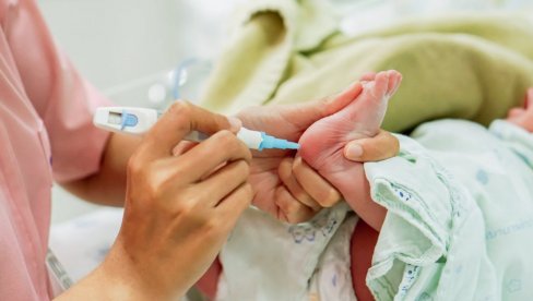 СТУДИЈА У ФРАНЦУСКОЈ: Трећина беба заражена вирусом пре или током рођења