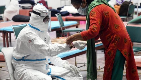 PREMINULE JOŠ 1.023 OSOBE: U Indiji više od 75.000 novozaraženih virusom korona