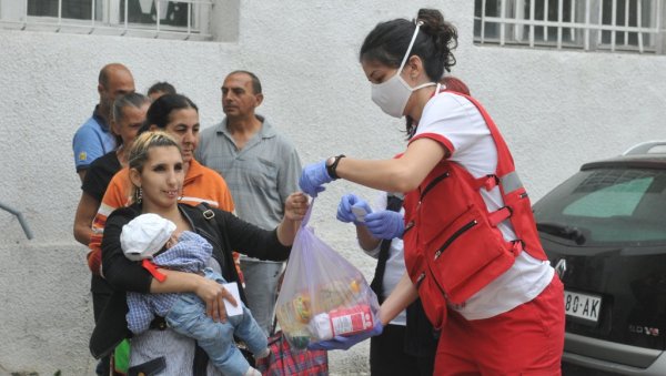 УВЕК НА ВИСИНИ ЗАДАТКА: Активисти Црвеног крста у Краљеву несебично помажу најугроженијима
